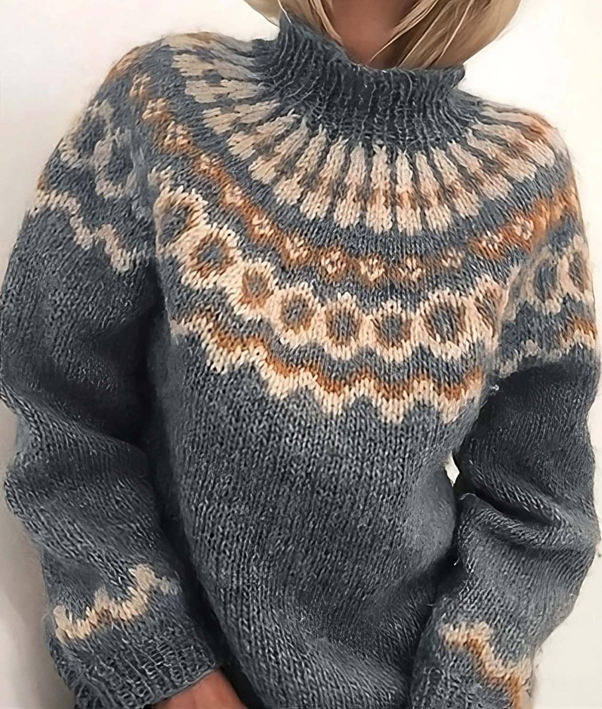 Sweter Damski z Golfem - Aurora Knit z Wzorem Żakardowym