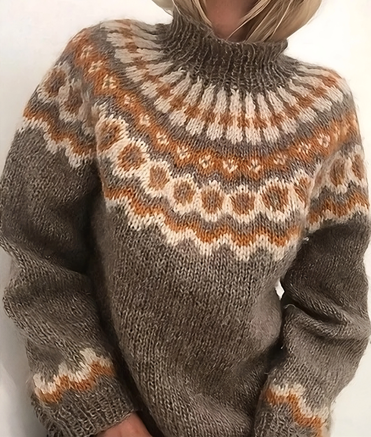 Sweter Damski z Golfem - Aurora Knit z Wzorem Żakardowym