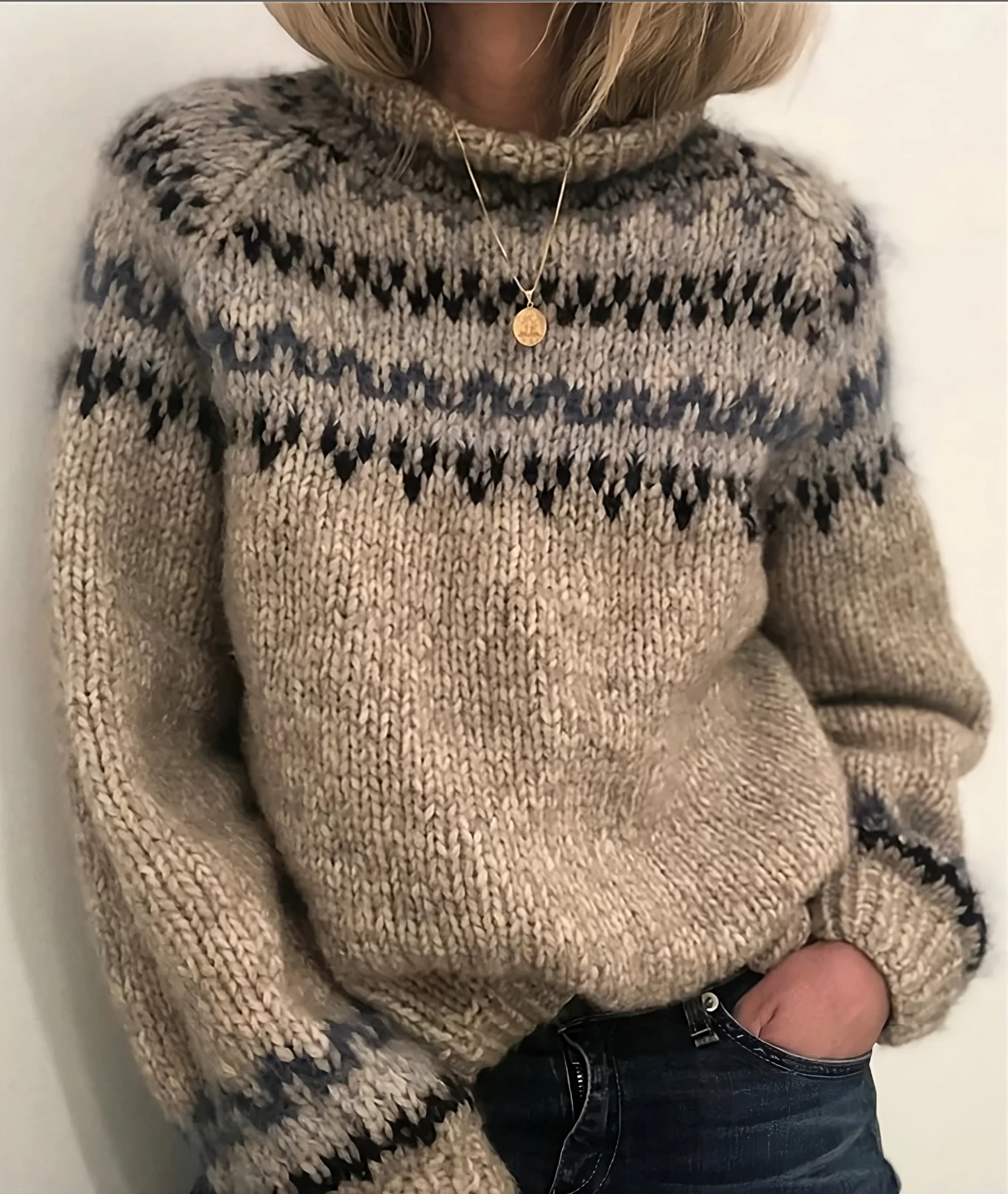 Sweter Damski z Golfem - Aurora Knit z Wzorem Żakardowym